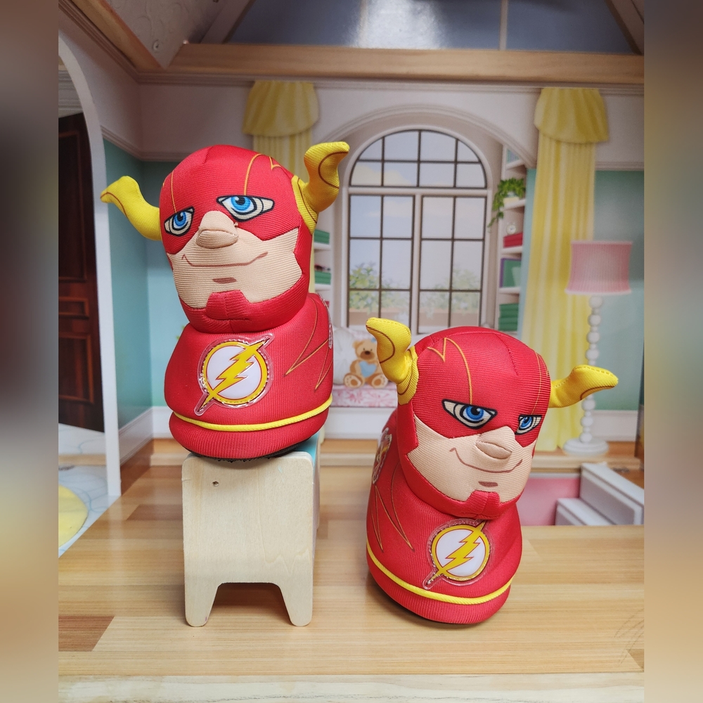 Flash Slippers - Picture 2 of 3